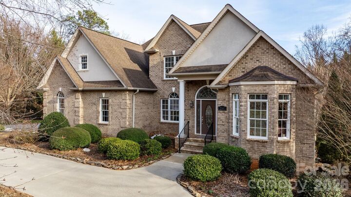 Property Photo:  2301 Willow Creek Drive  NC 28658 