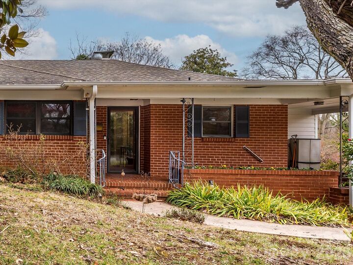 Property Photo:  4613 Bayberry Drive  NC 28209 