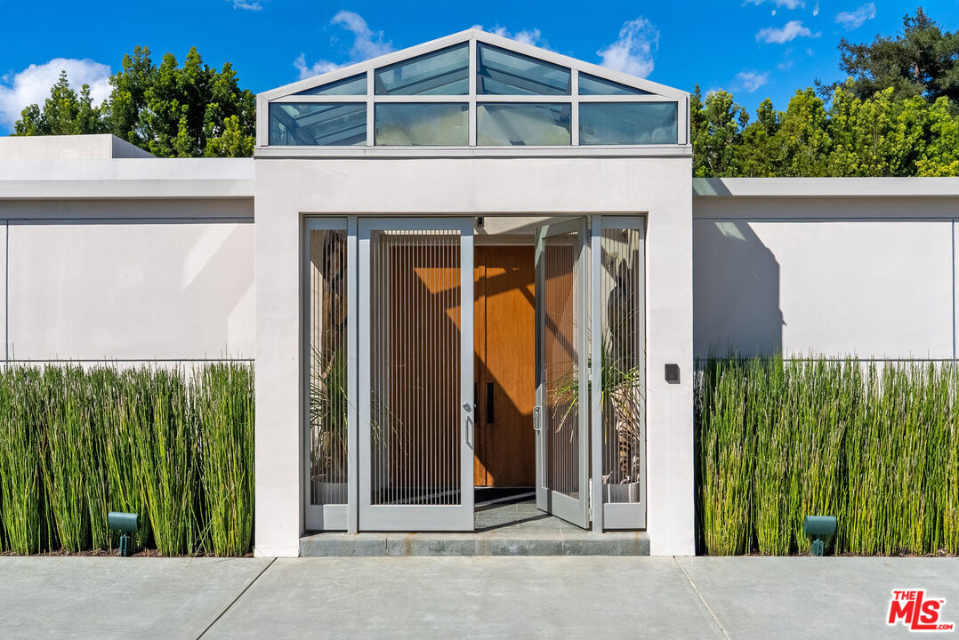 Property Photo:  1001 Maybrook Dr  CA 90210 