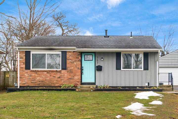 Property Photo: 757 Ivorton S Road OH 43207