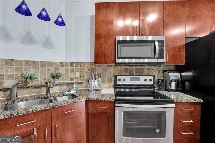 Property Photo:  898 Oak Street SW 3204  GA 30310 