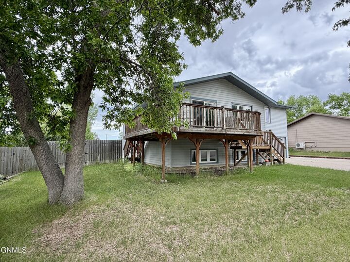 Property Photo:  1023 Elbowoods Drive  ND 58545 