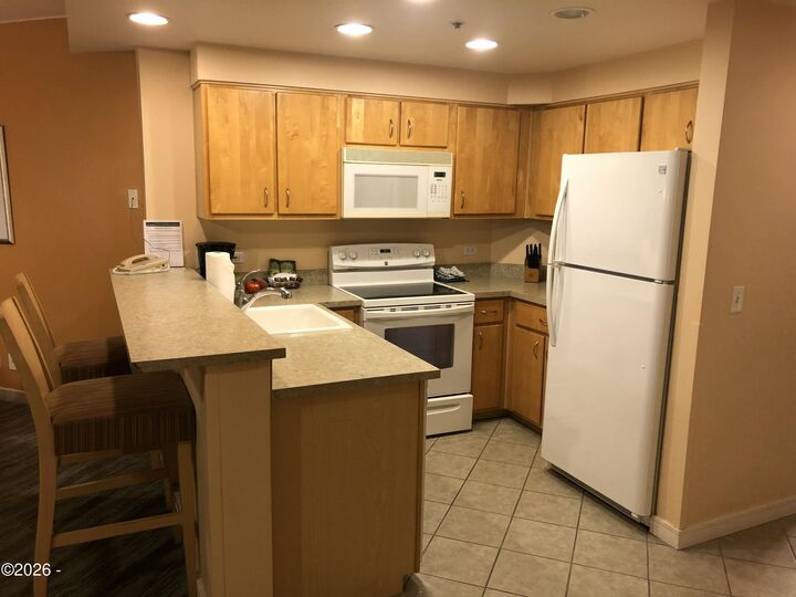 Property Photo:  26 Avenue A 6601  OR 97138 