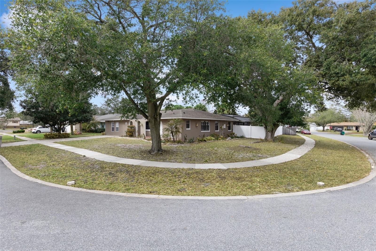 Property Photo: 6246 Silver Glen Court FL 32819