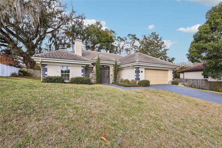 Property Photo:  2115 Oak Leaf Circle  FL 32757 