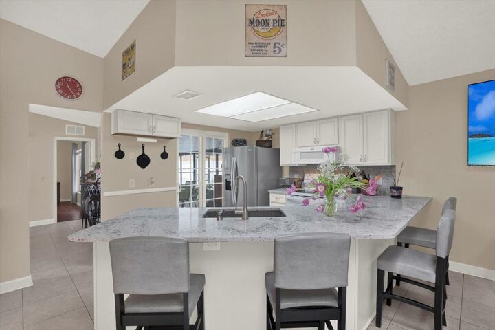 Property Photo:  729 Sandy Creek Drive  FL 33511 