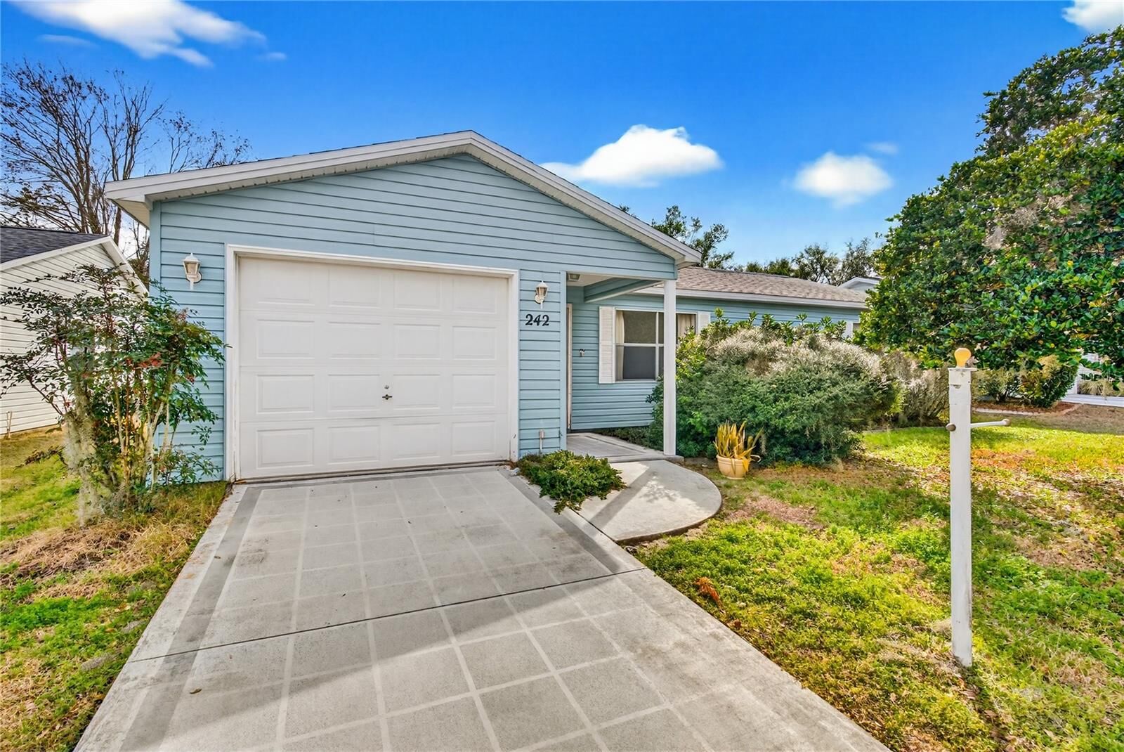 Property Photo:  242 Juarez Way  FL 32159 