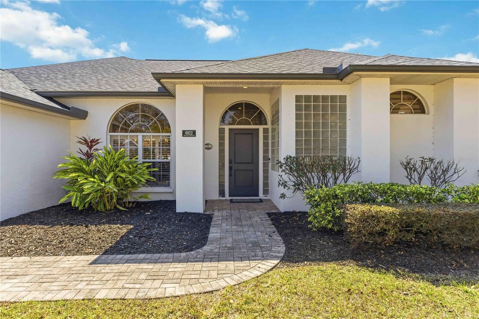 Property Photo:  4822 Hamlets Grove Drive  FL 34235 