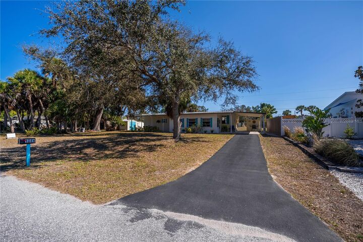 Property Photo:  108 W Marland Court  FL 34275 