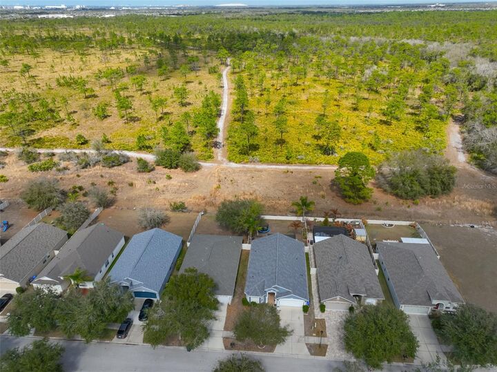 Property Photo:  8130 Alamosa Wood Avenue  FL 33573 