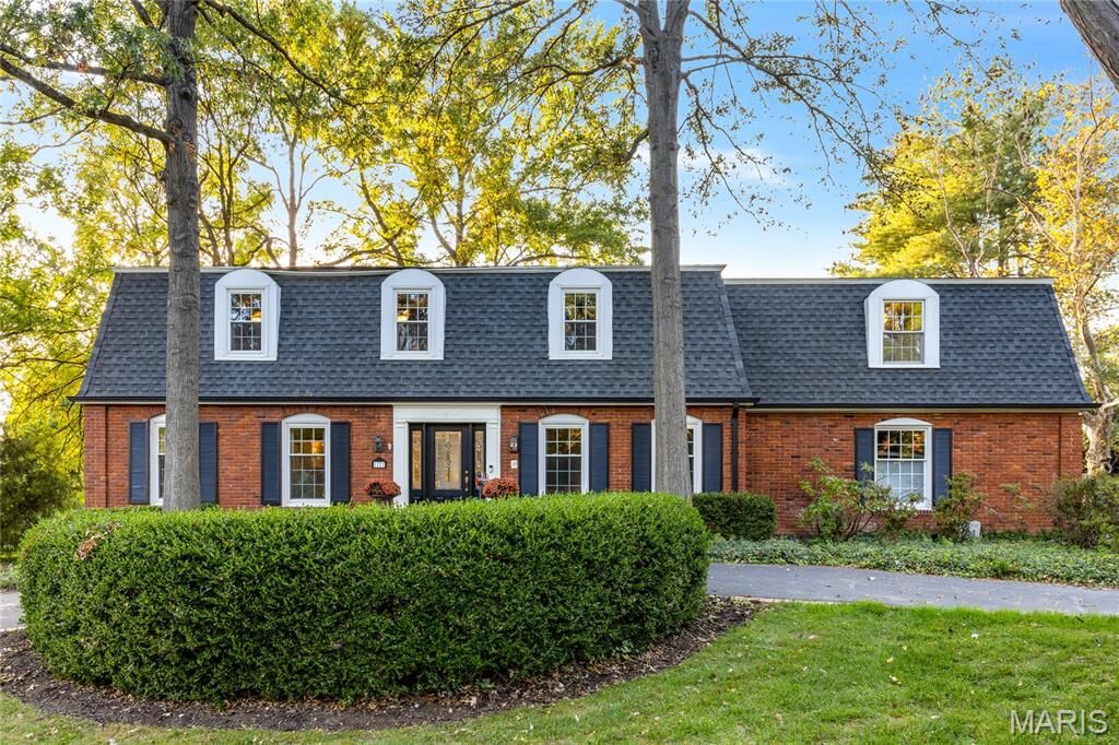 Property Photo: 1121 Westmoor Place MO 63131