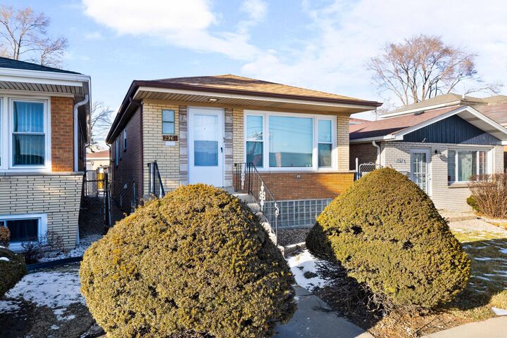 Property Photo:  2964 W Columbus Avenue  IL 60652 