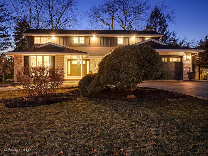 Property Photo:  2S630 Avenue Chateaux East  IL 60523 