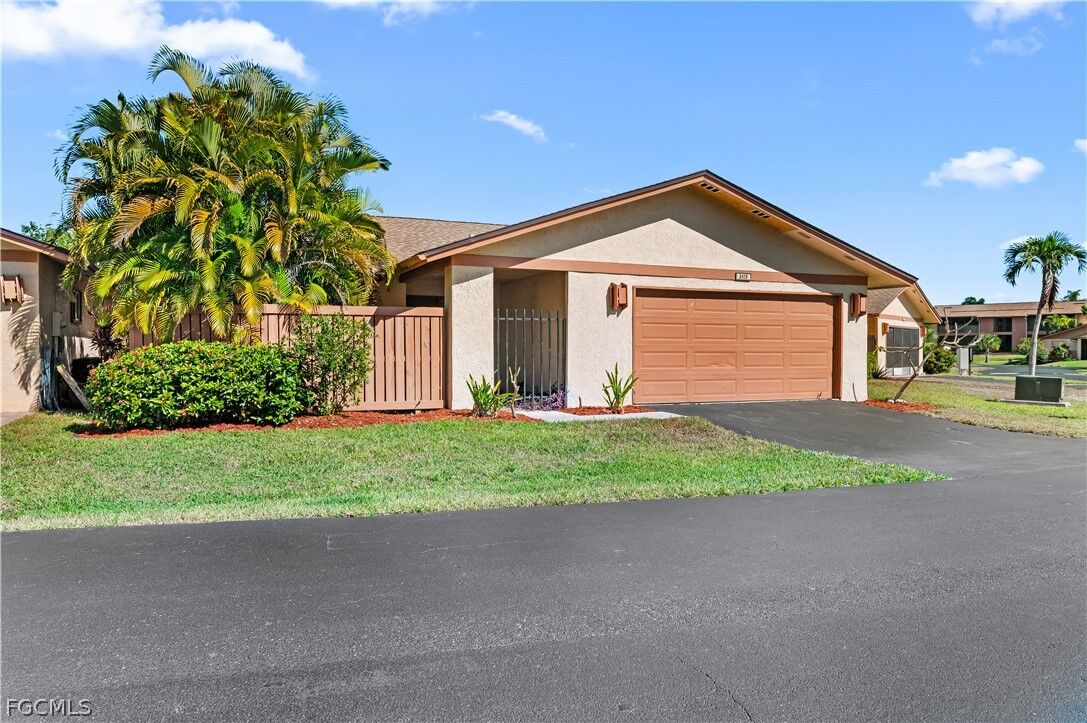 Property Photo:  6479 Royal Woods Drive  FL 33908 