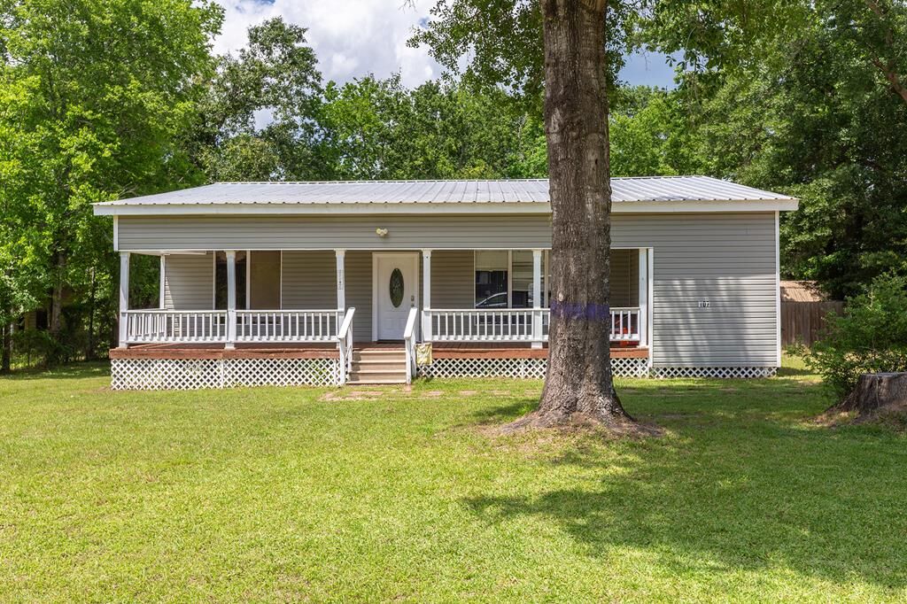 Property Photo:  240 W 7th Street  TX 75862 
