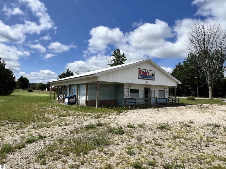 Property Photo: 6020 E 34 Road MI 49601