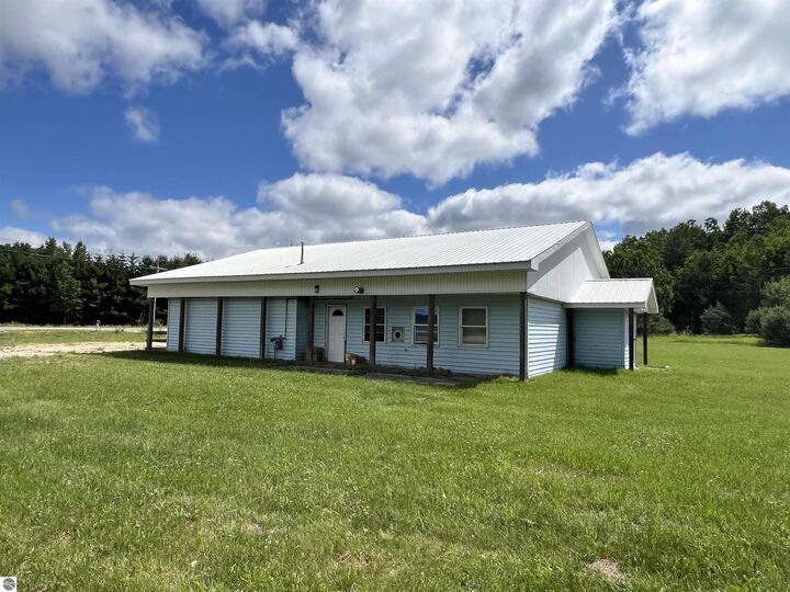 Property Photo:  6020 E 34 Road  MI 49601 