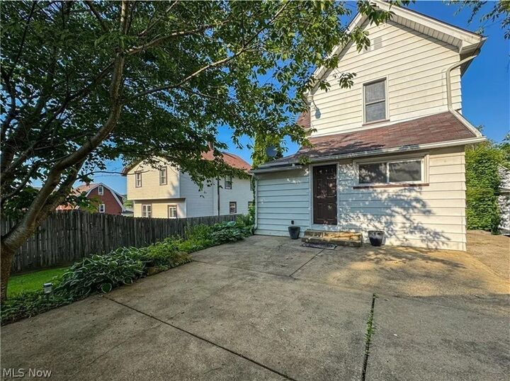 Property Photo: 101 Ridgeway Street OH 44471