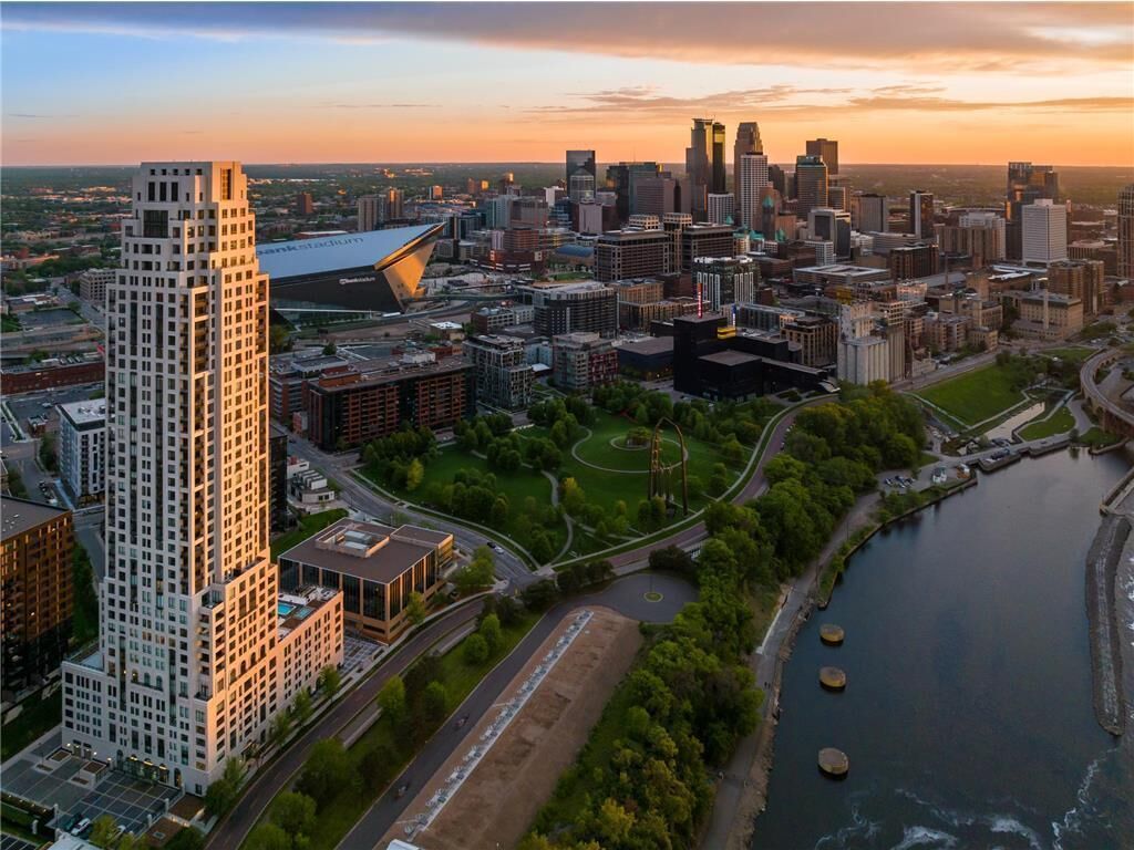 Property Photo: 1111 W River Parkway 12E MN 55415