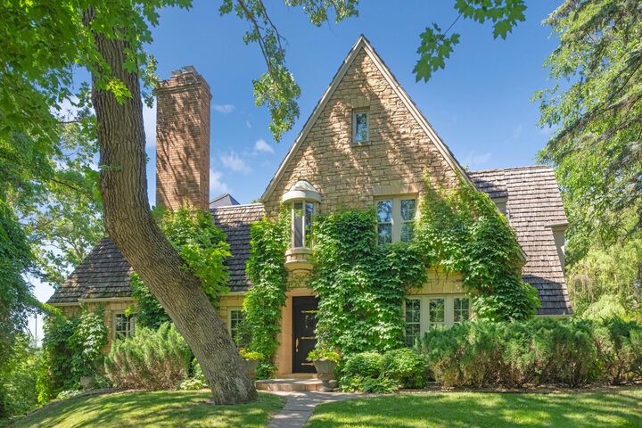 Property Photo: 435 Washington Avenue W MN 55350