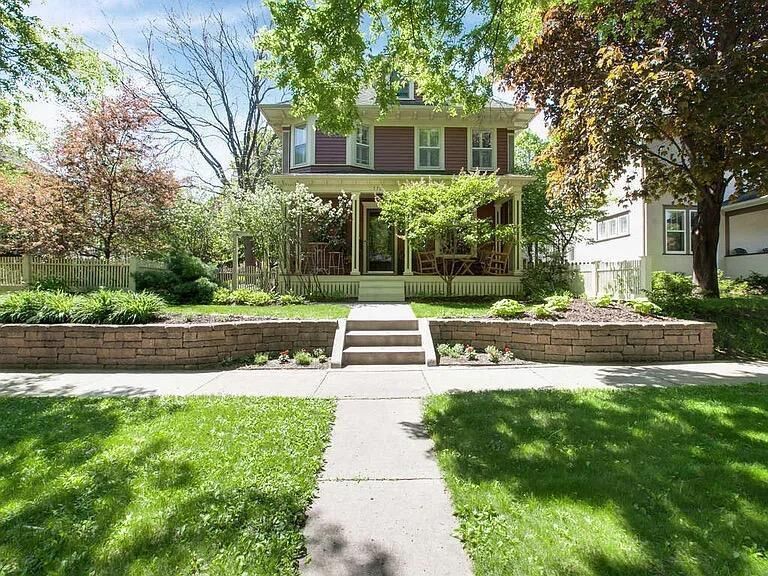 Property Photo:  770 Ashland Avenue  MN 55104 