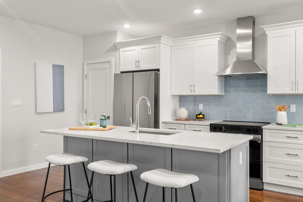 Property Photo:  267 Old Colony 509  MA 02127 