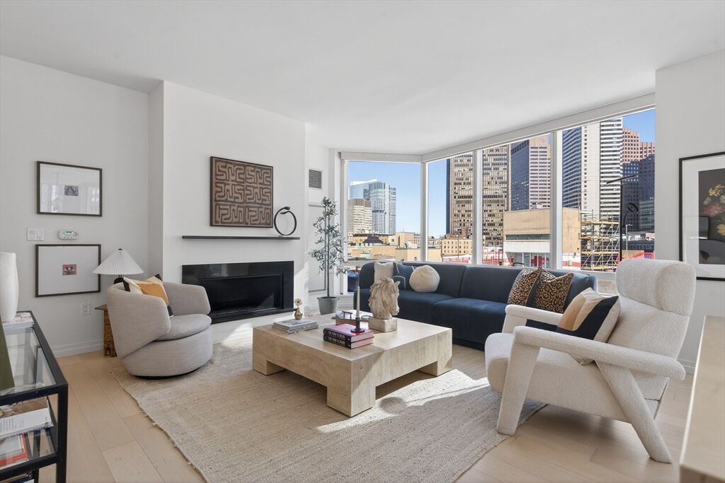 Property Photo:  1 Franklin St 1408  MA 02110 