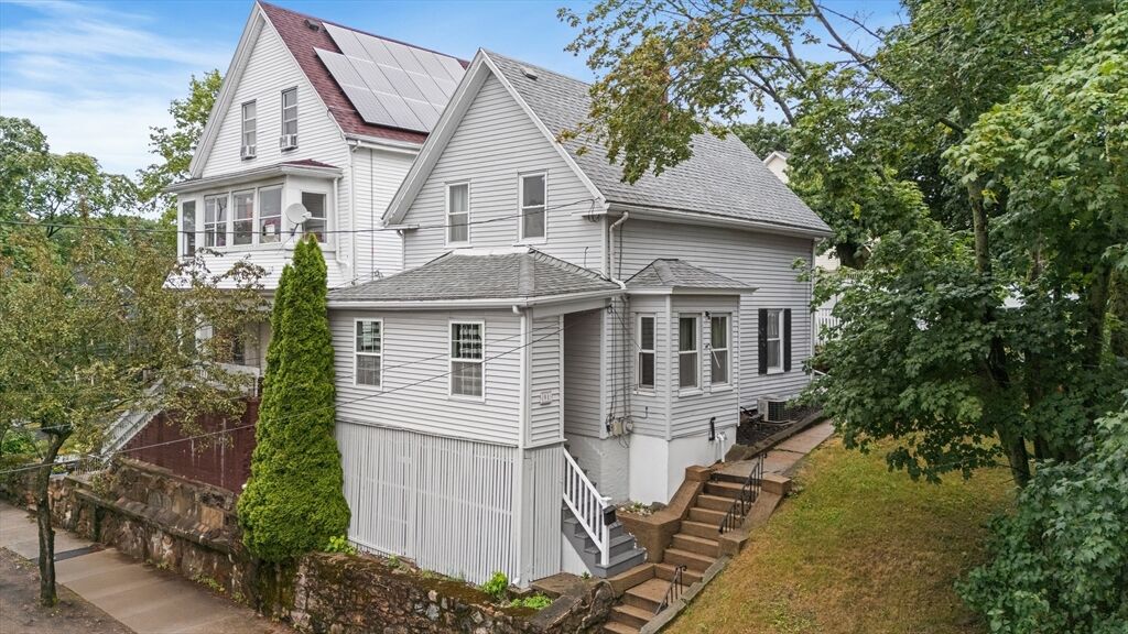 Property Photo:  91 Oakwood Avenue  MA 01902 