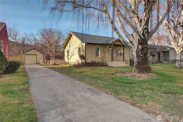 Property Photo: 417 C Street SW WA 98823