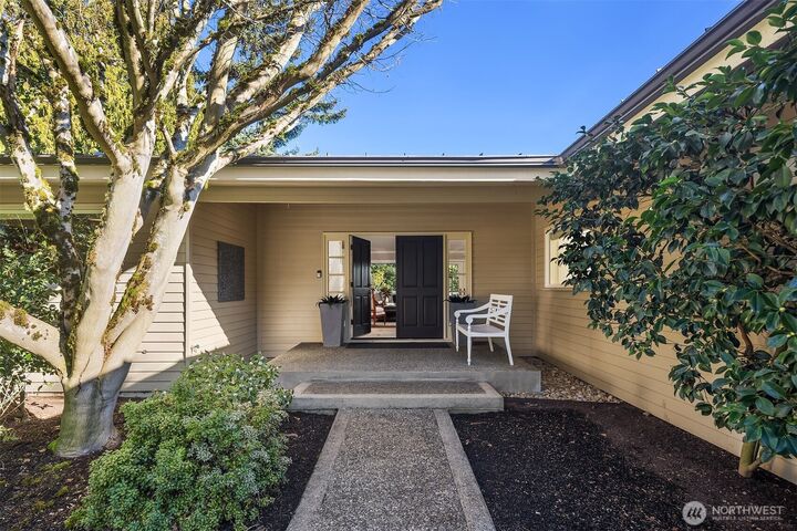 Property Photo:  2414  79th Avenue NE  WA 98039 