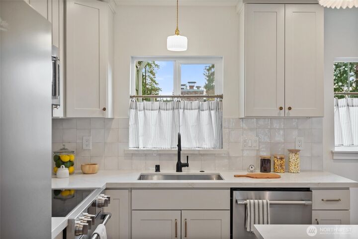 Property Photo: 14016 2nd Avenue NW WA 98177