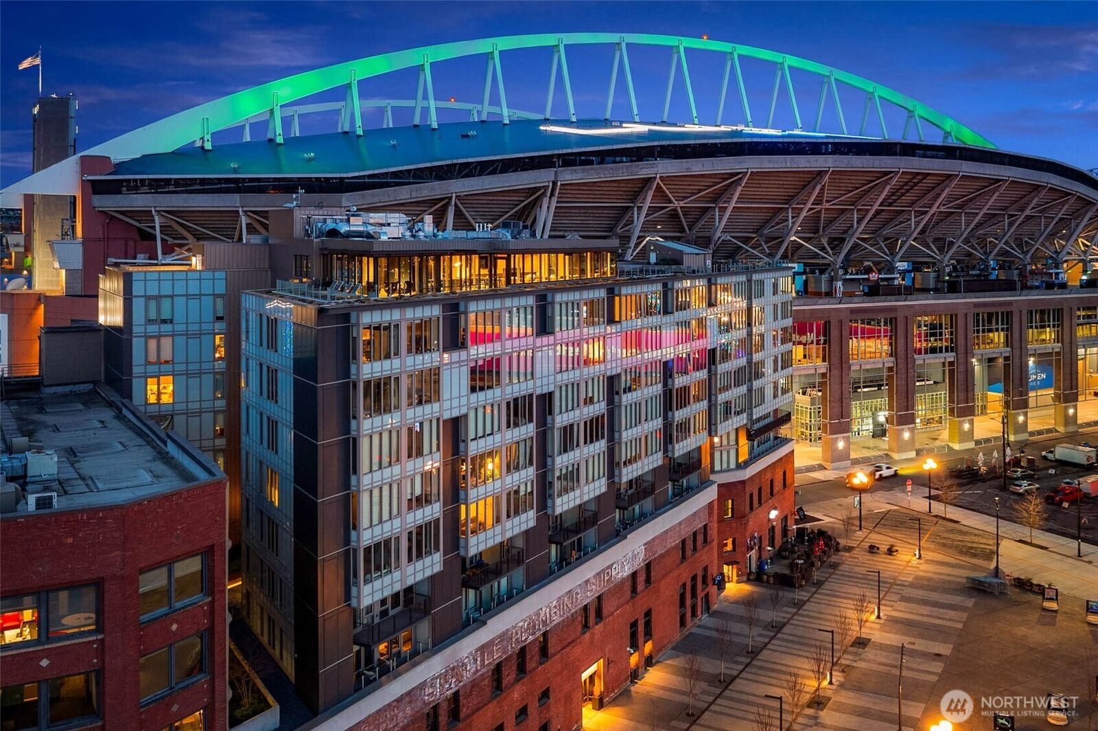 Property Photo:  590  1st Avenue S 702  WA 98104 