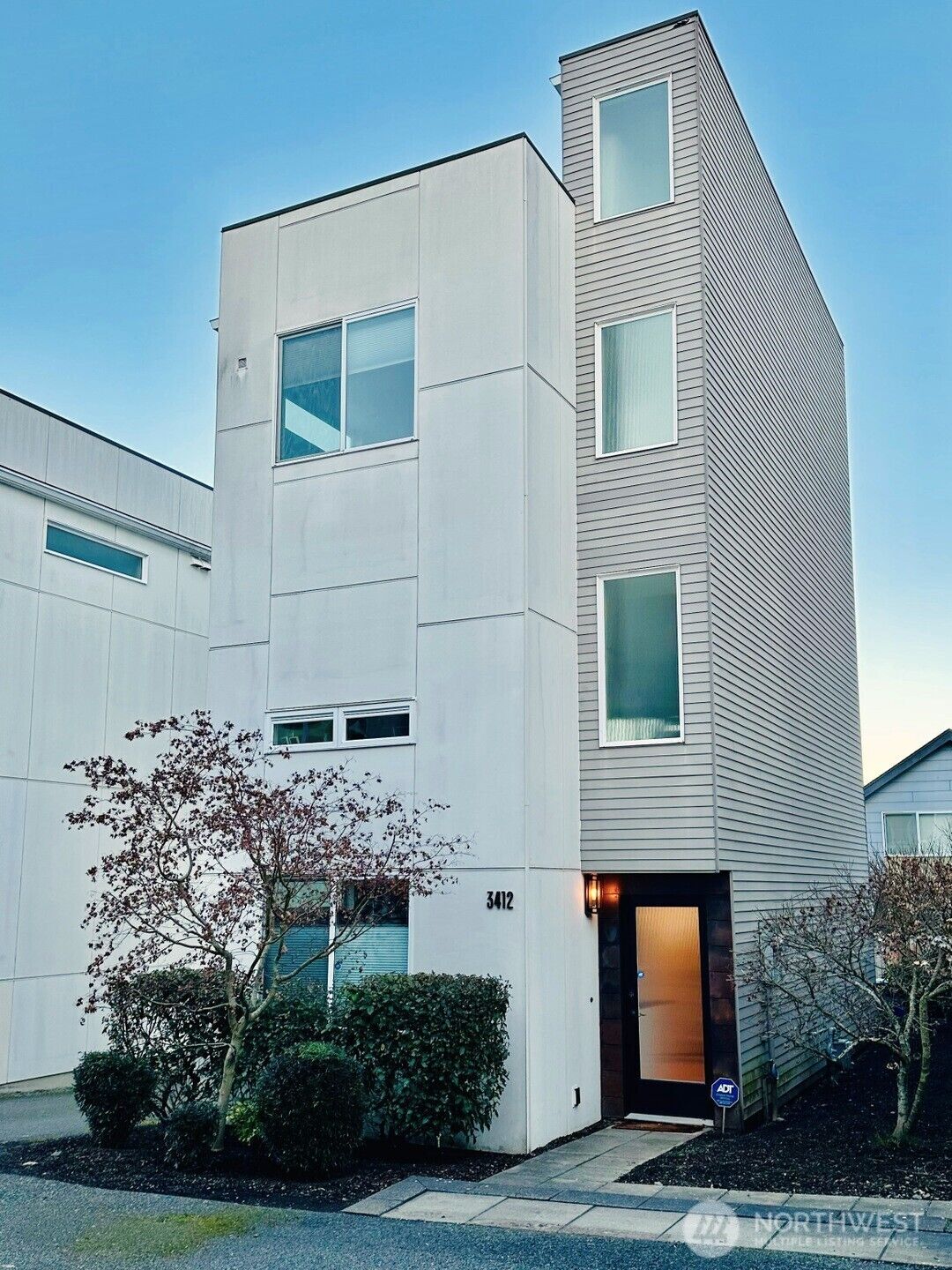 Property Photo:  3412  22nd Avenue W  WA 98199 