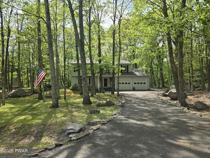 Property Photo: 102 Longspur Lane PA 18428