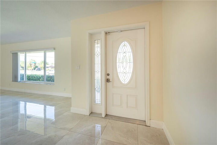 Property Photo: 5200 NE 15th Avenue FL 33334