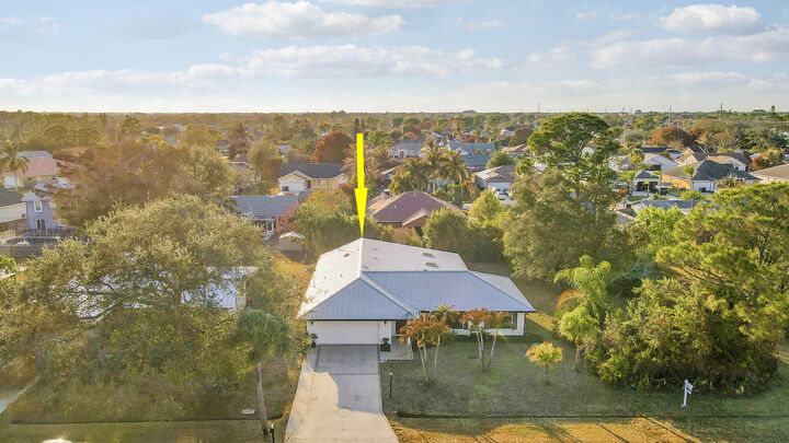 Property Photo:  2402 SE Alden Street  FL 34984 