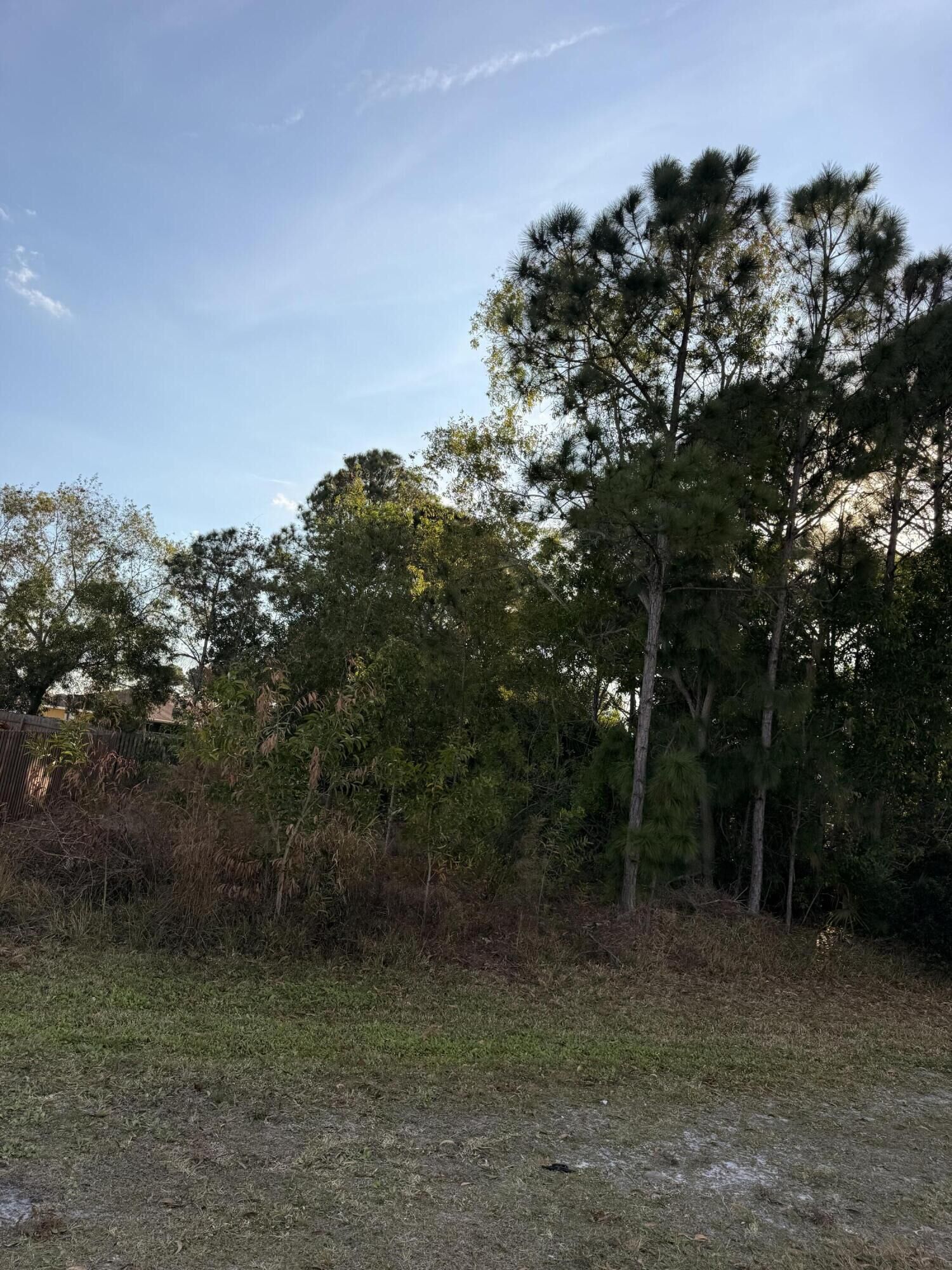 Property Photo:  2112 SE Heathwood Circle  FL 34952 