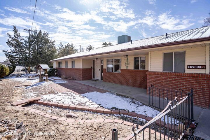 Property Photo: 1705 Glade Road NM 87401