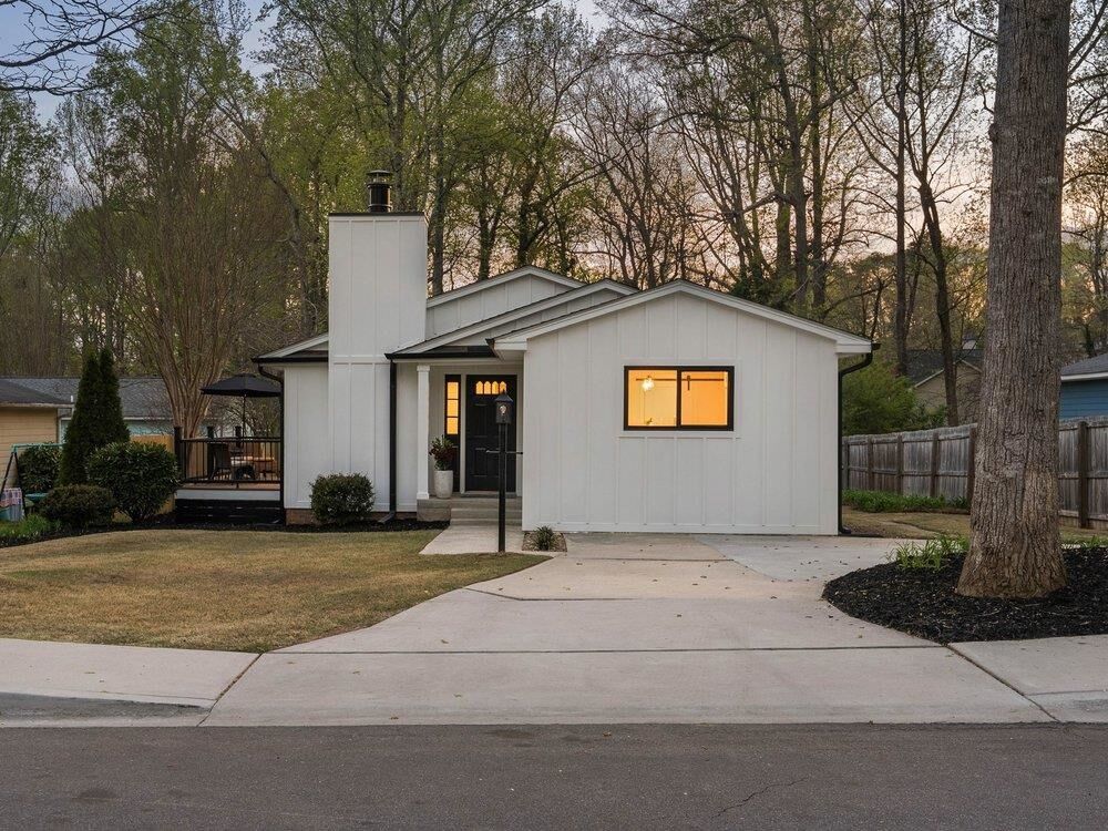 Property Photo: 1005 Summit Drive SC 29609