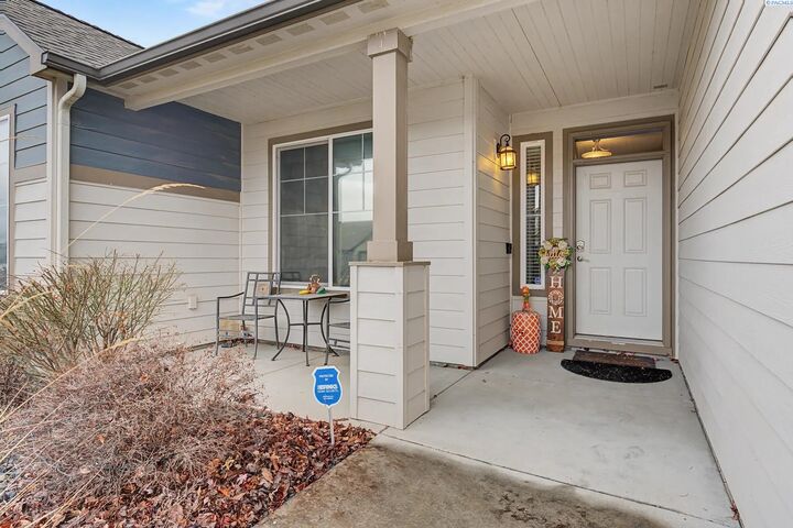 Property Photo: 6579 W 33rd Pl WA 99338