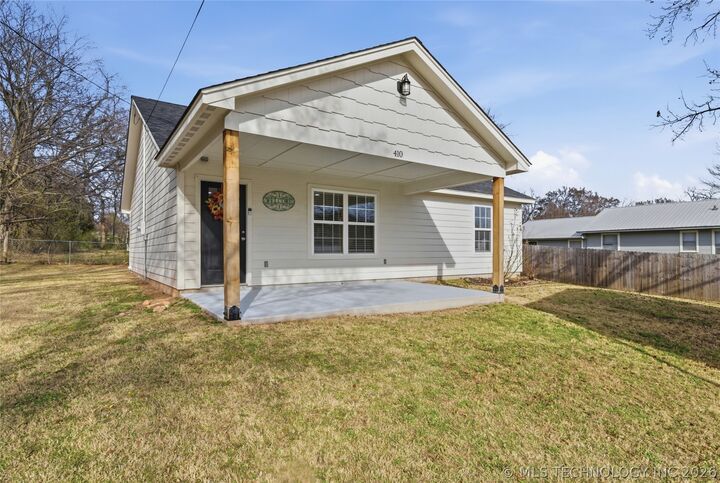 Property Photo:  410 W Fox Street  OK 74464 