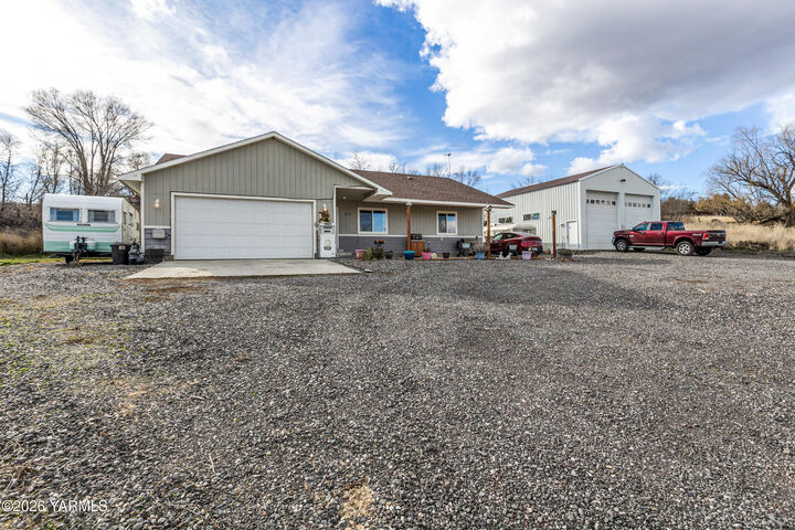 Property Photo:  766 S Canyon Ct  WA 99344 