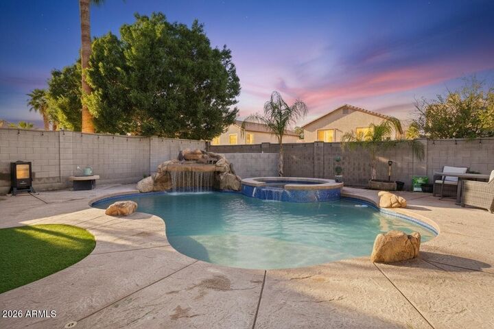 Property Photo:  2018 E Wahalla Lane  AZ 85024 