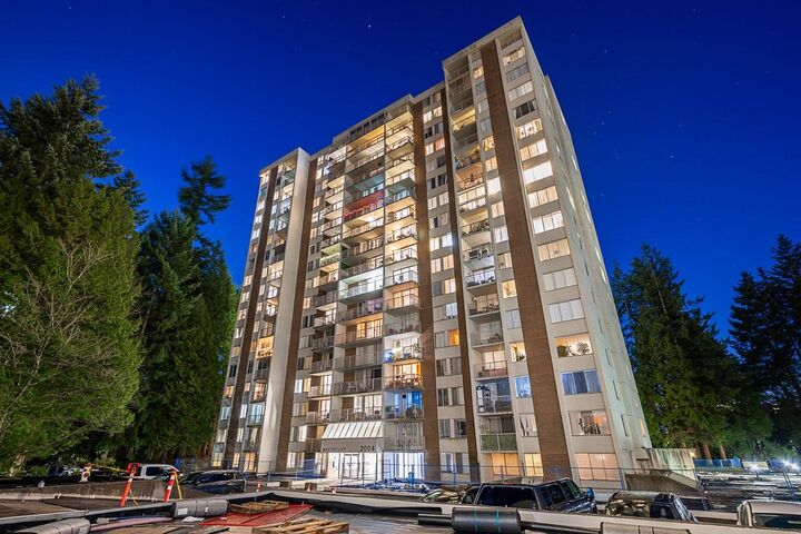 2004 Fullerton Avenue 608 — photo 1
