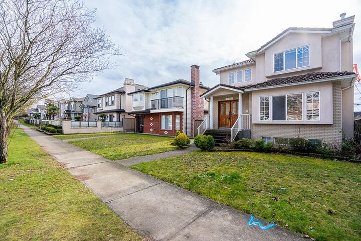 Property Photo:  726 East 56th Avenue  BC V5X 1R9 