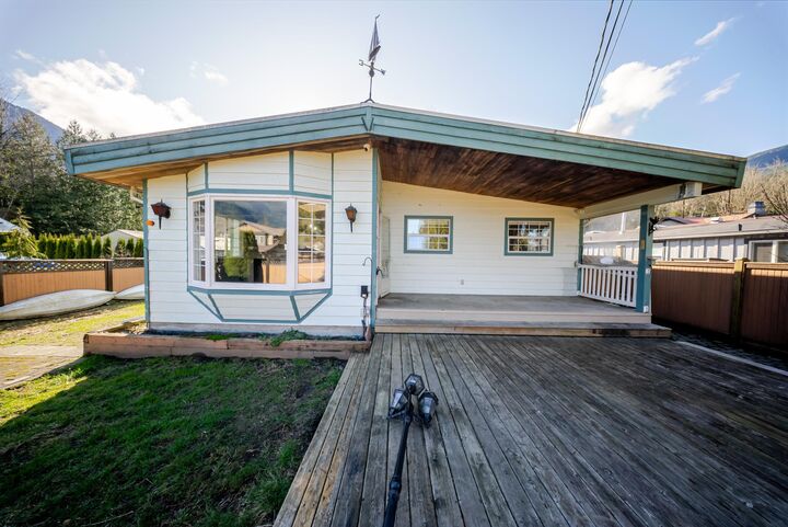 Property Photo: 1809 Carol Road BC V2R 4W9
