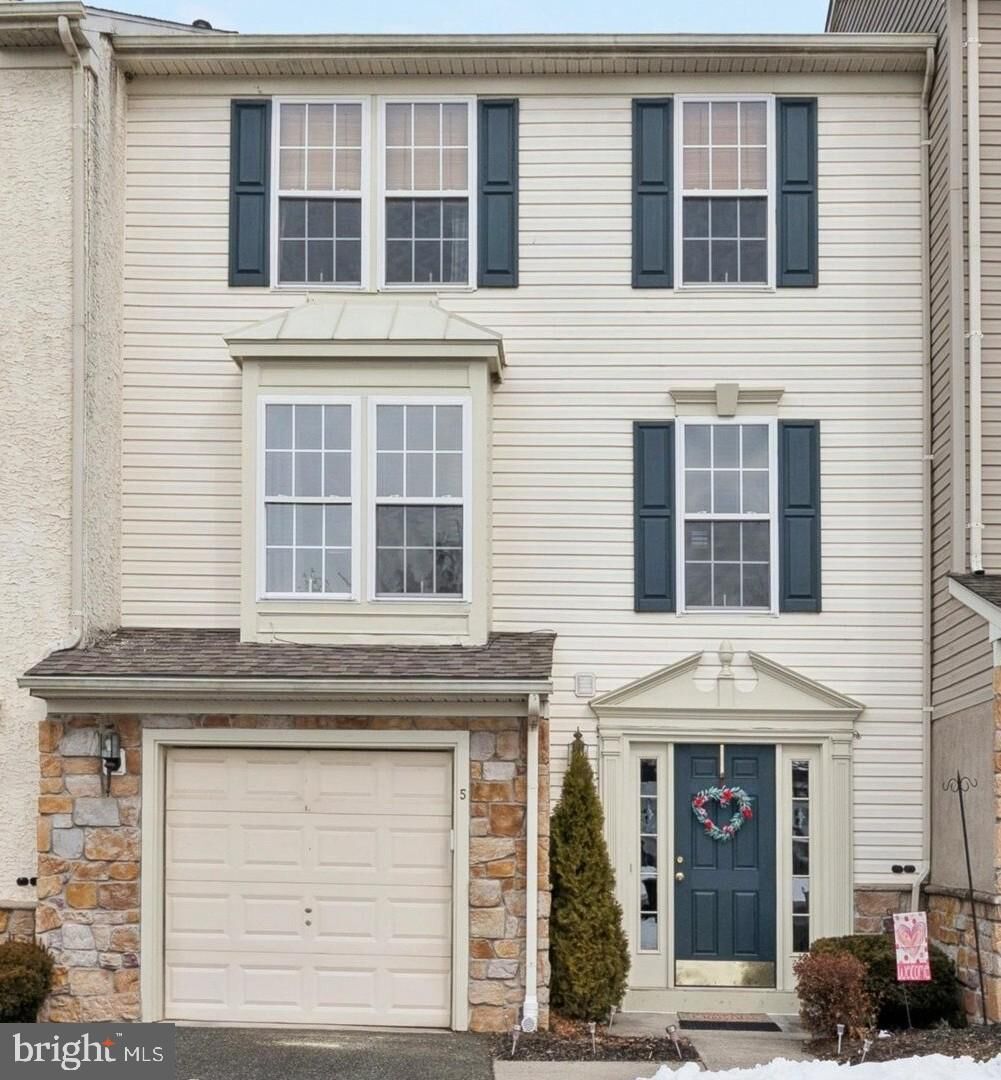 Property Photo:  5 Creekside Drive  PA 19464 