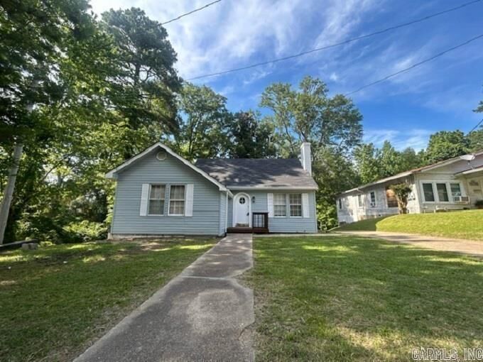 Property Photo:  734 Maple  AR 71701 