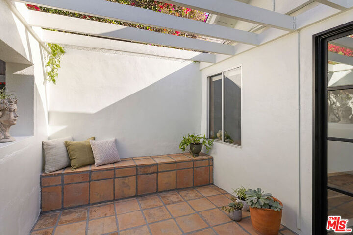 Property Photo:  2274 Cove Ave  CA 90039 