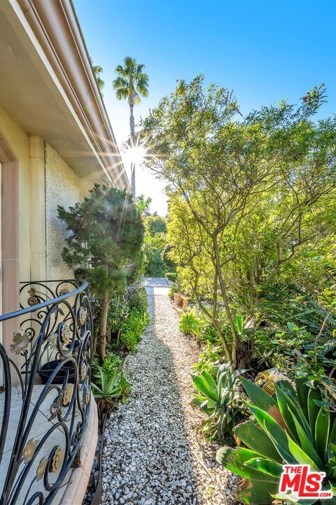 Property Photo:  10810 Via Verona St  CA 90077 